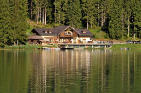 Гостиница Appartamenti Chalet al Lago  Аллеге